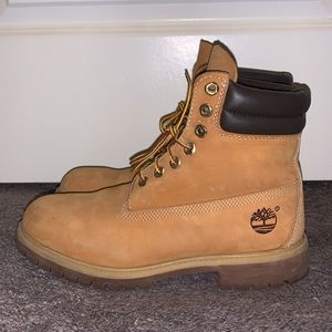 Gently worn Timberland Boots! Size 9 Men/ Size 10.5 women!